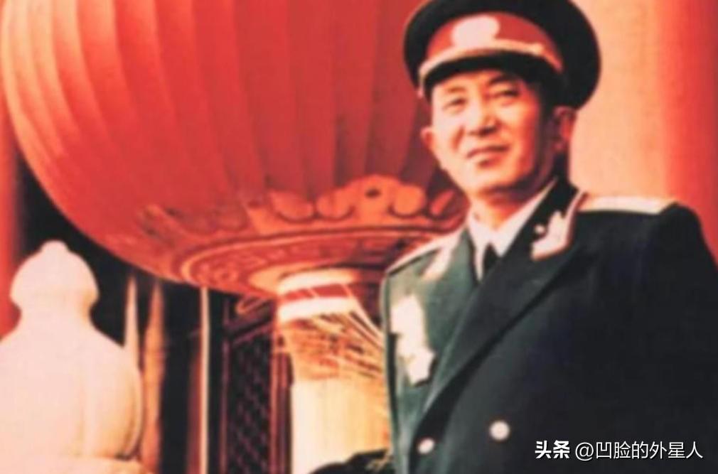 1966年3月18日，60岁的罗瑞卿将军从3楼纵身跳下，当场血流不止。消息传出，