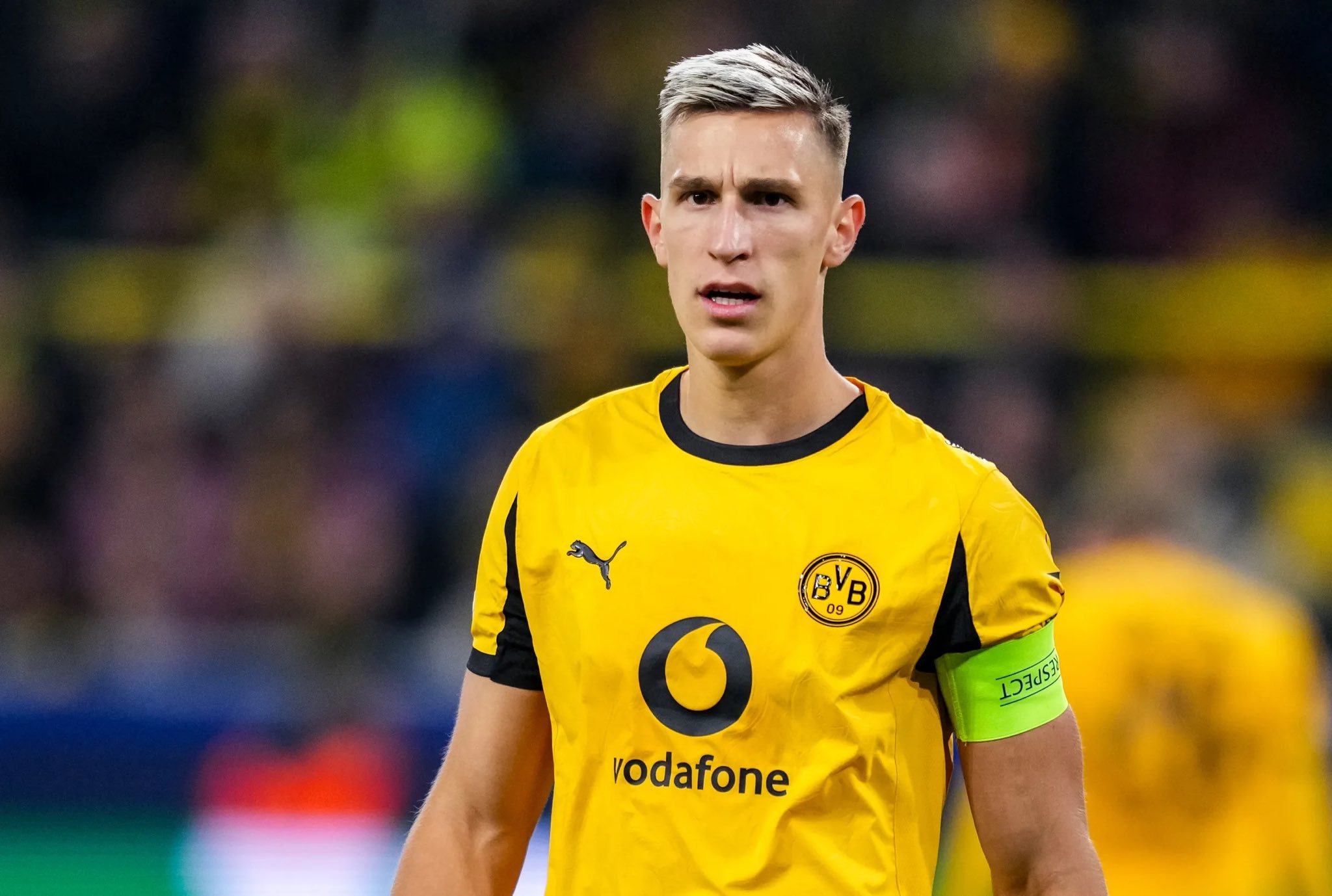 世体：巴塞罗那已将施洛特贝克和乌帕梅卡诺列入2026年夏季转会窗口的引援名单。前