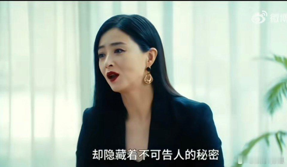 蒋欣情商蒋欣的高情商，是通透里藏着真性情。面对过度亲密的称呼，一句“你妈妈也在评