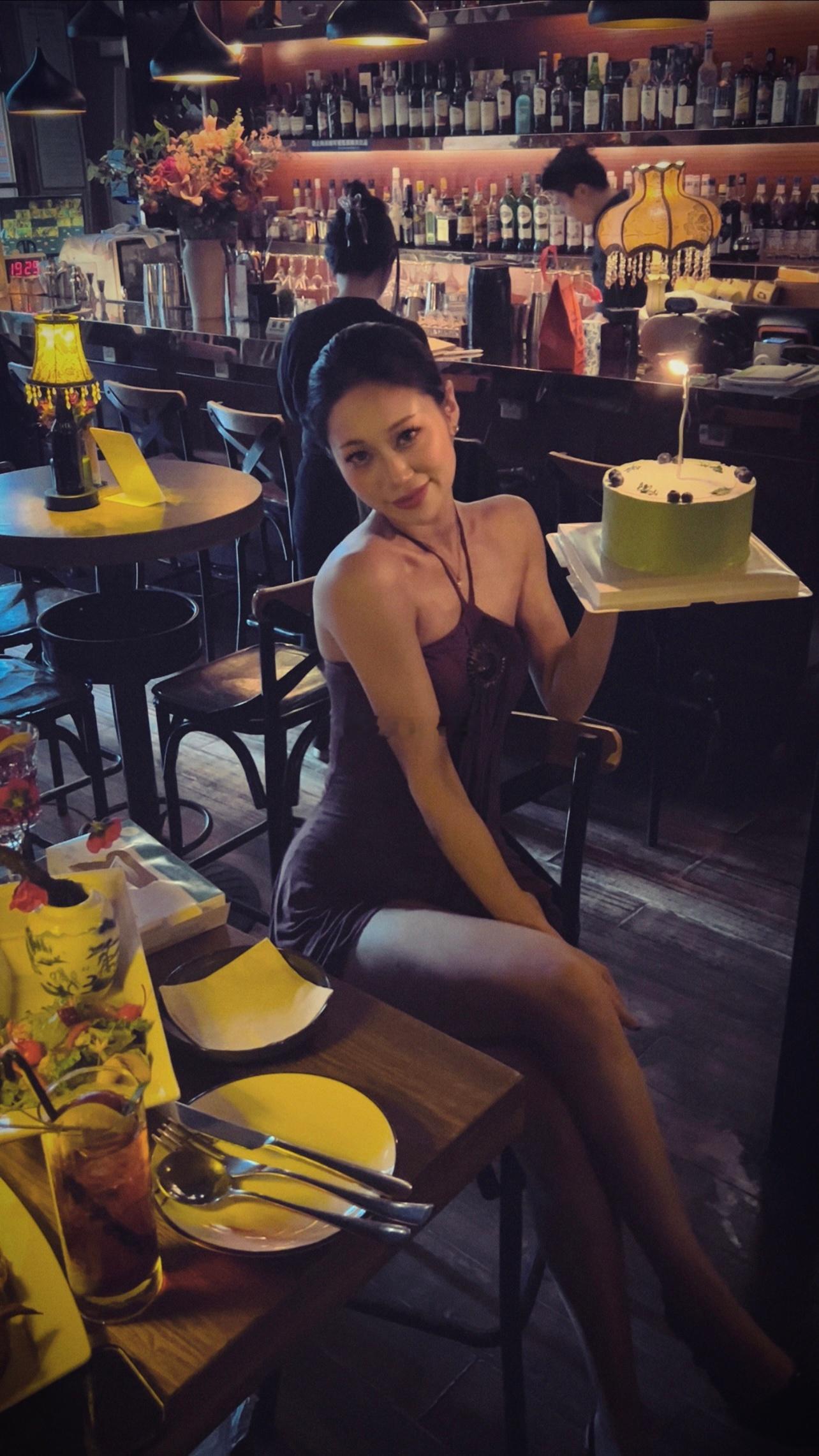 一下子就变成熟女了 ​​​
