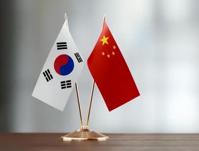 要是说韩国的内乱还能靠自己缝缝补补，那外面的“天灾”可就真是要命了，现在韩国上下