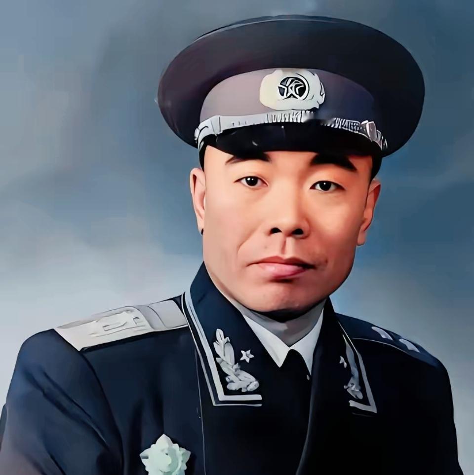 1955年授衔仪式上，曾泽生中将热泪盈眶。这位原国民党60军军长1948年率部起