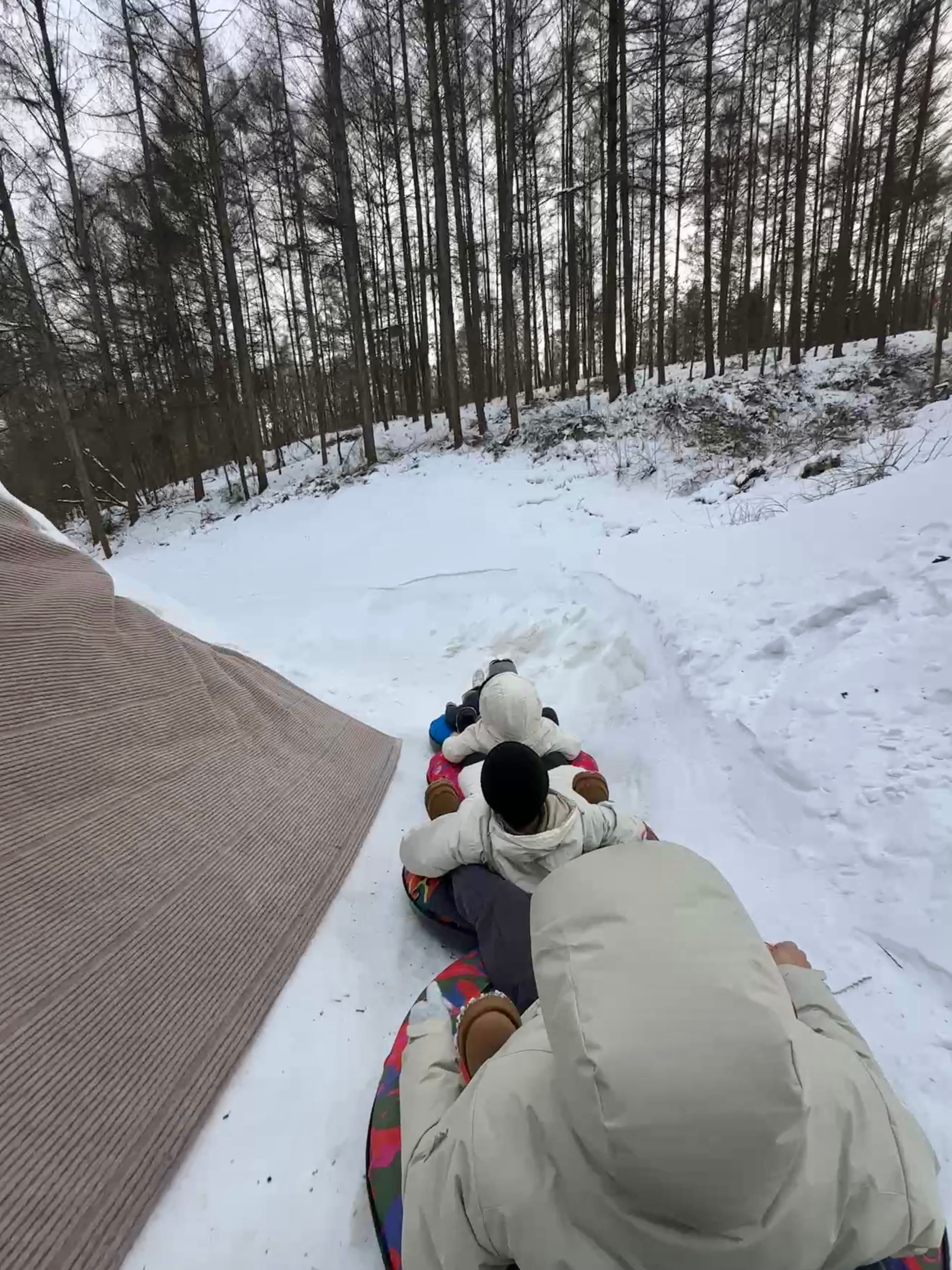 也是坐上雪地过山车了🎢好玩好玩！！！  