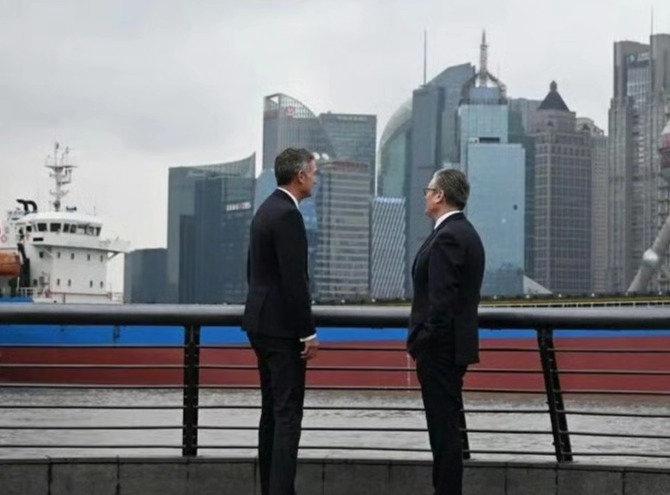 英相斯塔默访沪期间在外滩游玩。 ​​​