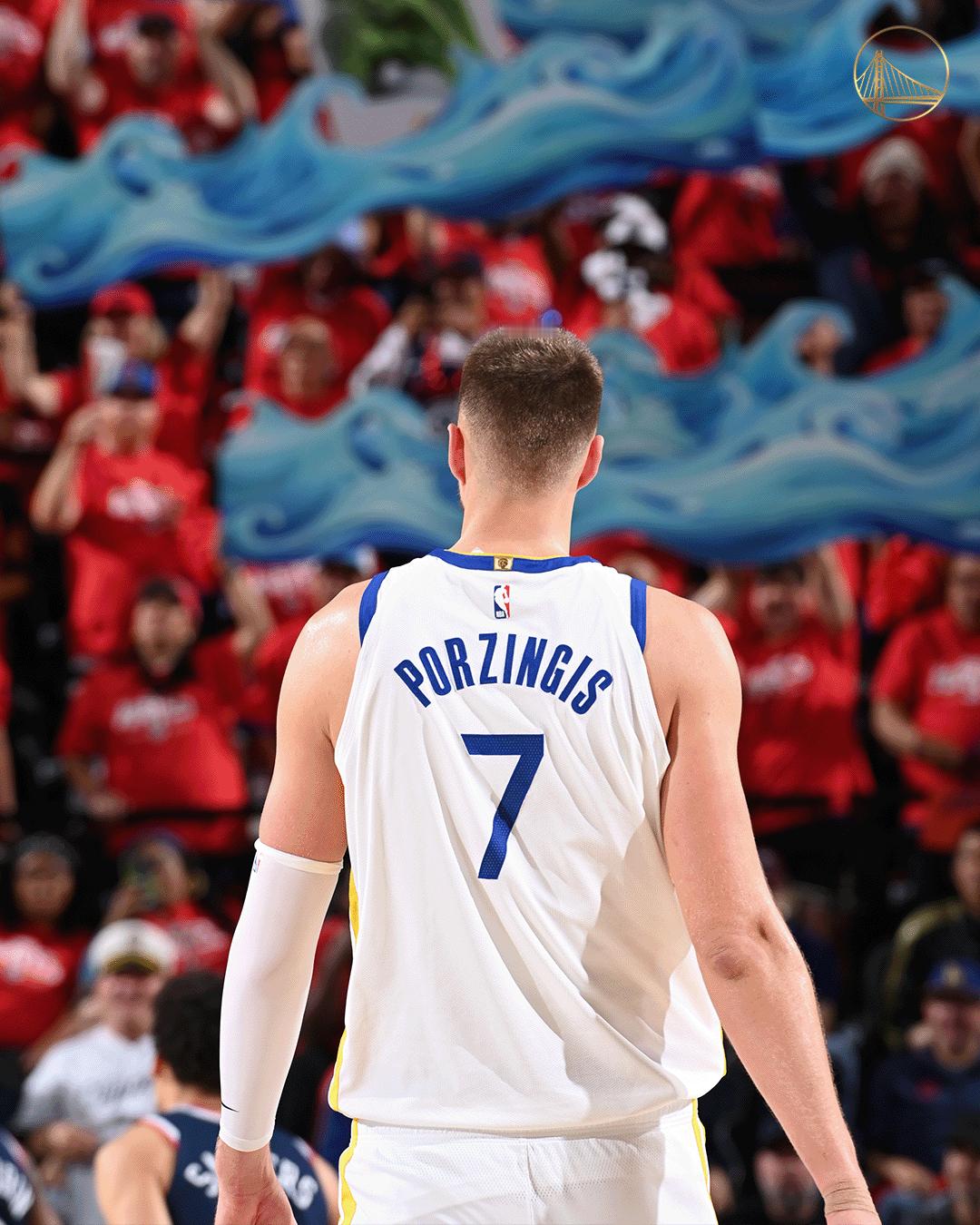 勇士126-121拿下快船，保留了季后赛希望！库里开启三疯模式库里第三节16分库