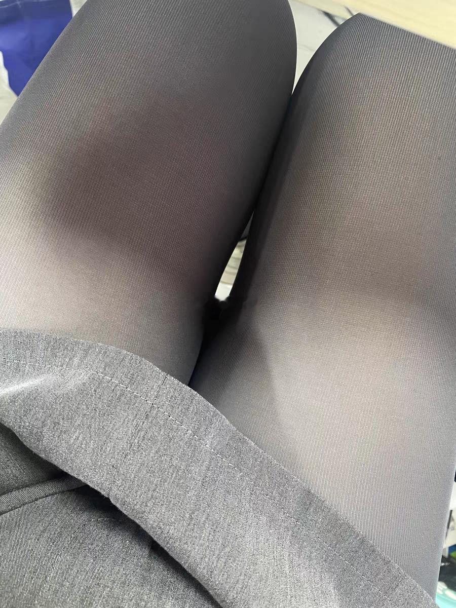 随手拍  通勤穿搭  今天穿什么  ootd  周四穿搭，本以为下雨会降温，特意