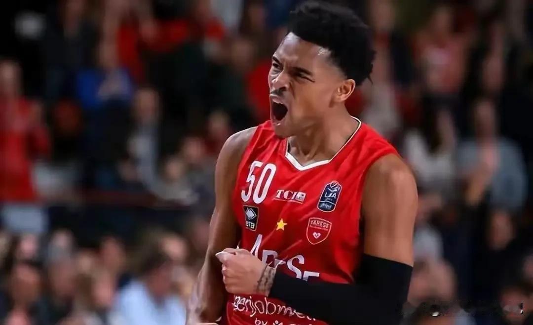 不得不说同曦男篮捡到宝了，这个新外援汉兹是真好用啊，首秀就打的风生水起，上半场结