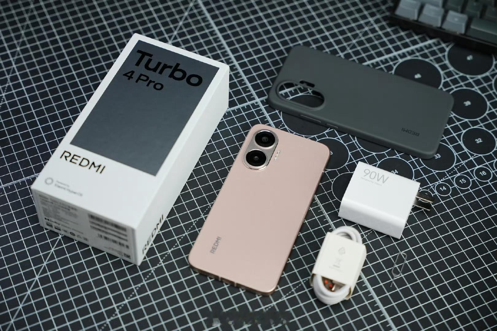 Turbo4Pro粉金新配色这款真的是很适合都市年轻女生使用，拍照够好，性能8s