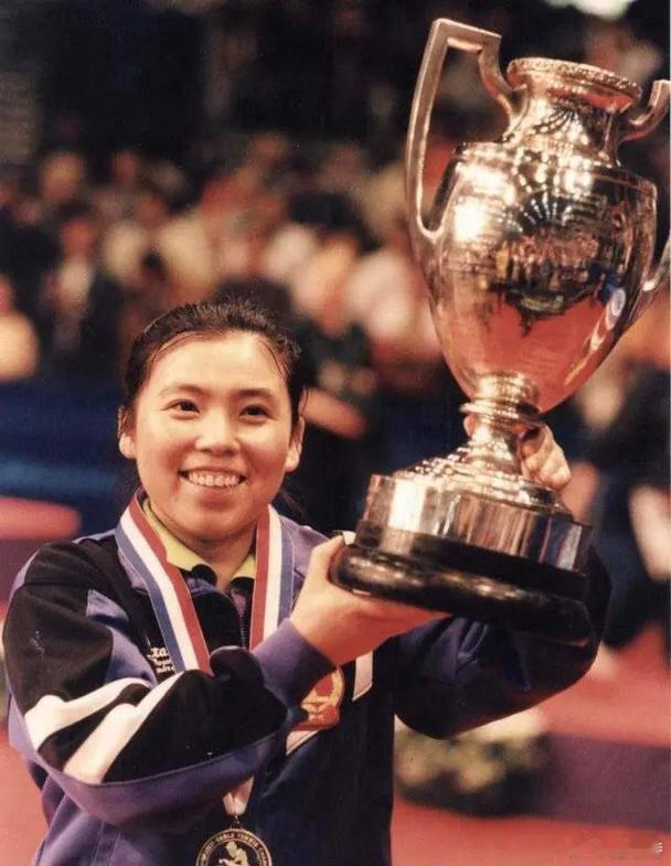 国球精神与古法匠心的双向奔赴，藏在这瓶紫林好醋里！邓亚萍以不服输的拼劲横扫赛场，