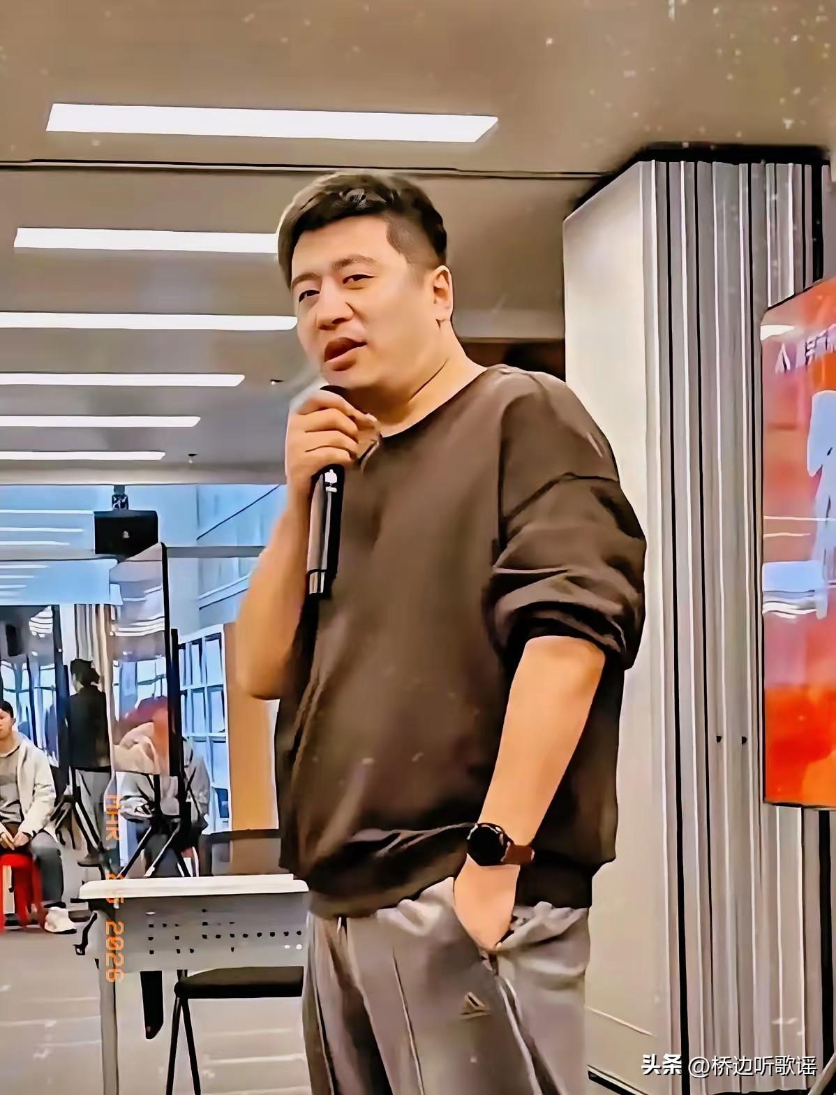 我同事老公刚好在张雪峰公司上班，今天突然就说老板走了，太突然了！他说，老张这个人