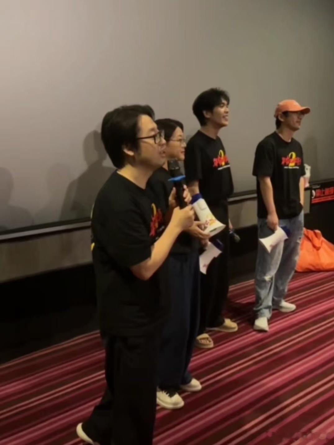 李国庆追星张若昀 哈哈哈哈笑死！当当网创始人李国庆追星张若昀被偶遇，直言"演的戏