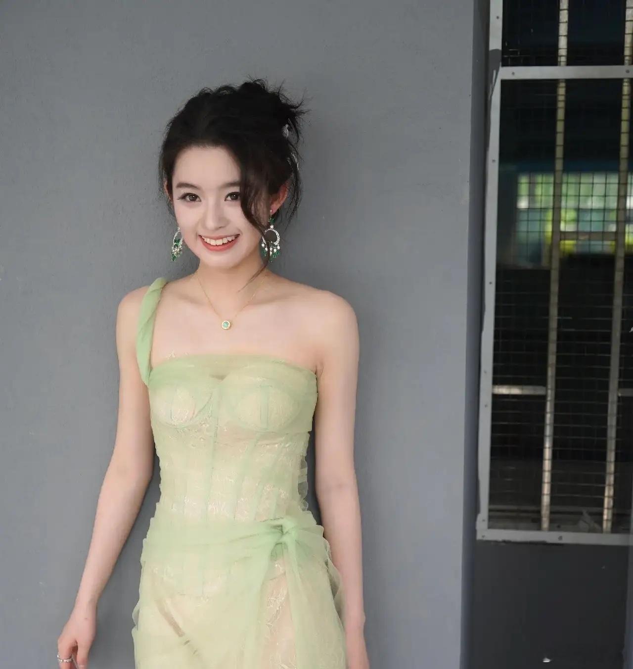 黄杨钿甜和黄父那边绝对不存在什么问题，要知道，但凡能被公开摆在台面上、任由大家去