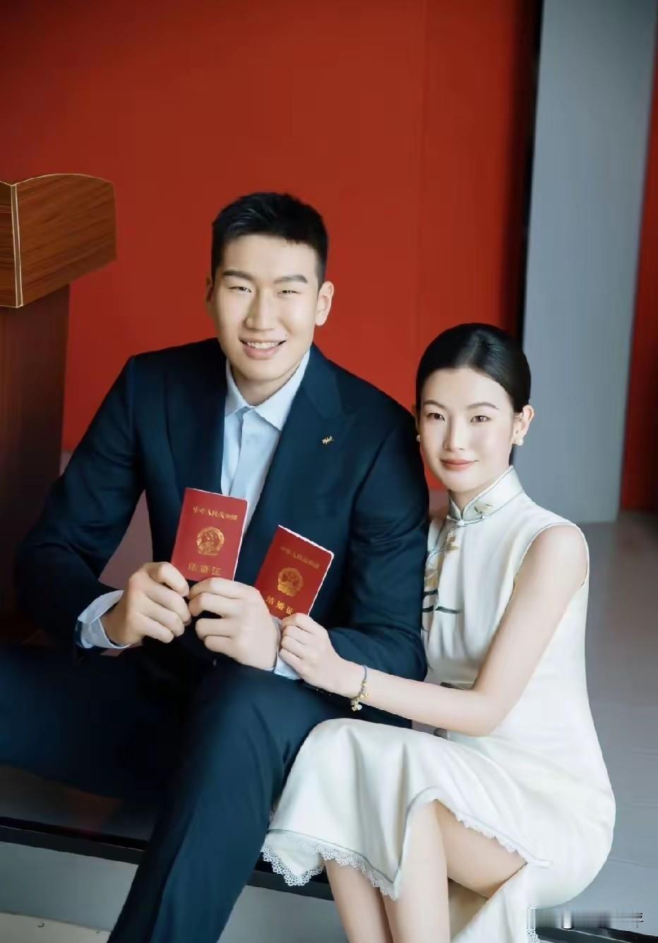 今天篮球圈的大消息不是贺西宁无缘国家队，也不是山西队换帅，而是新疆队的李炎哲家有