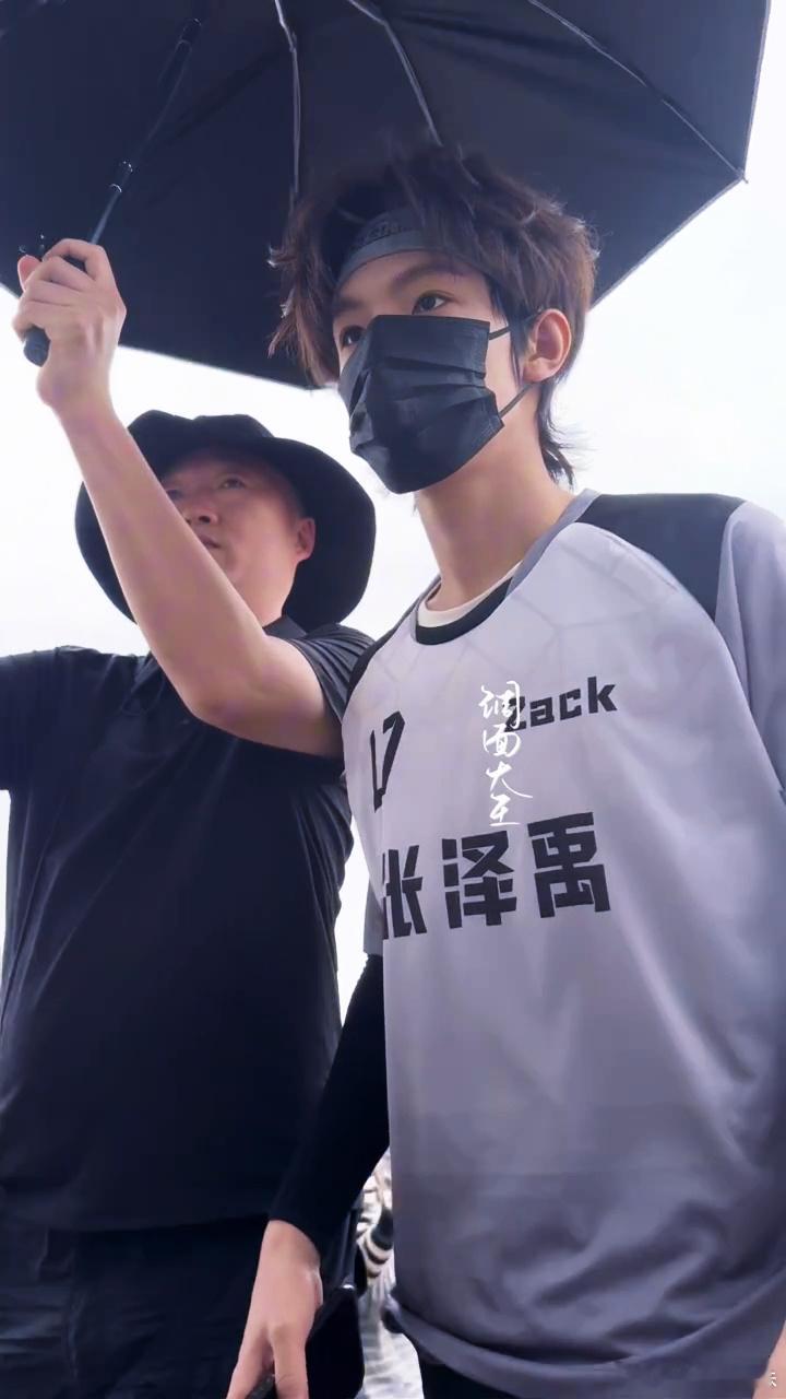 这眉骨太突出太漂亮了 
