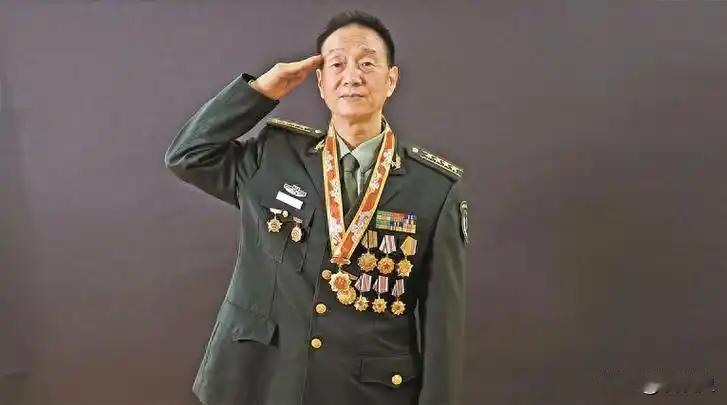 1979年，一名入伍仅52天的新兵，连续炸毁越军3个碉堡，师长拍桌说道：“规定是