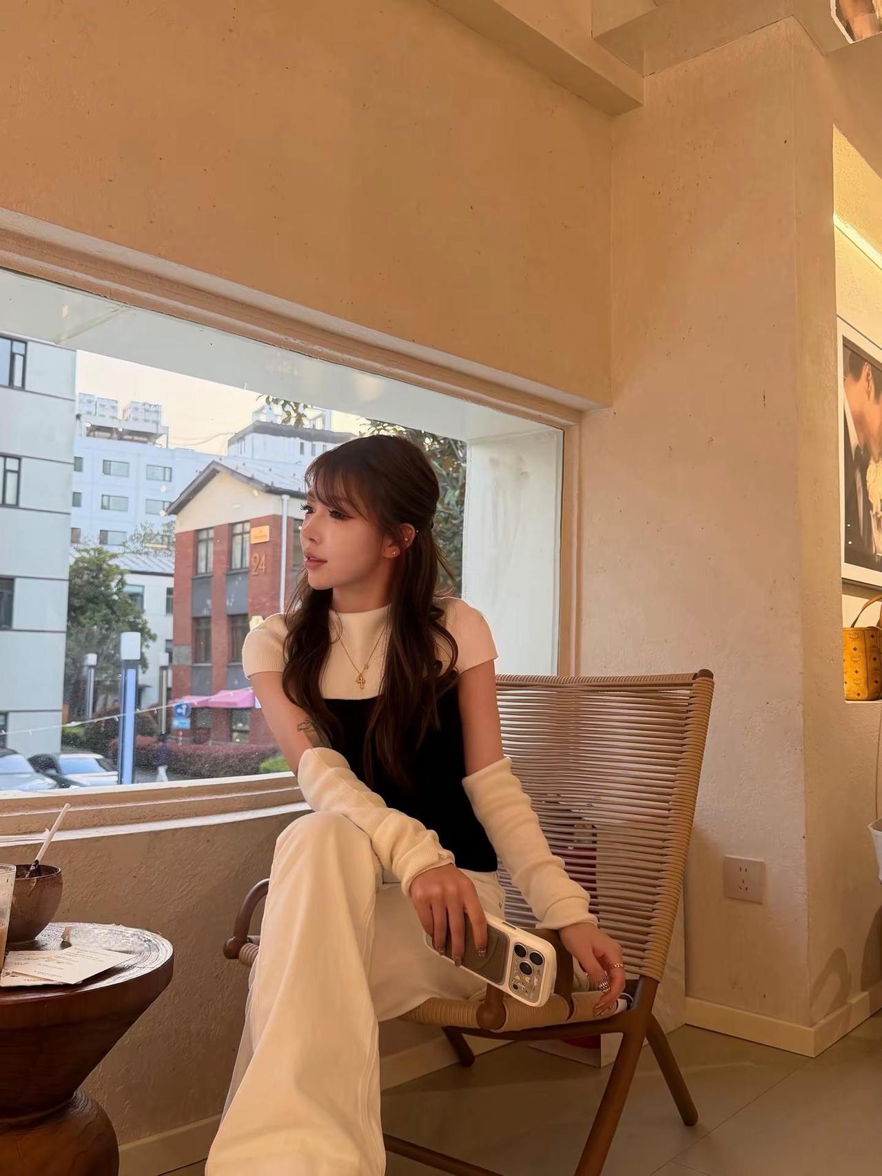 这个世界总不会对漂亮女人太绝情。