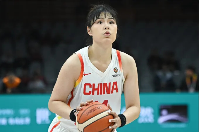 女篮世界杯名单揭晓，李月汝因证件意外缺席。官方说明清楚，阴谋论不可取，理性支持才