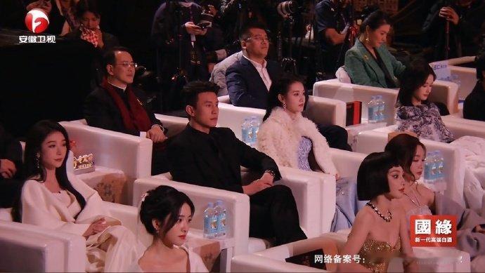 内场星光就位， 王格格、刘萧旭、郭宇欣、余茵齐聚一堂，颜值与气场双在线，同框氛围