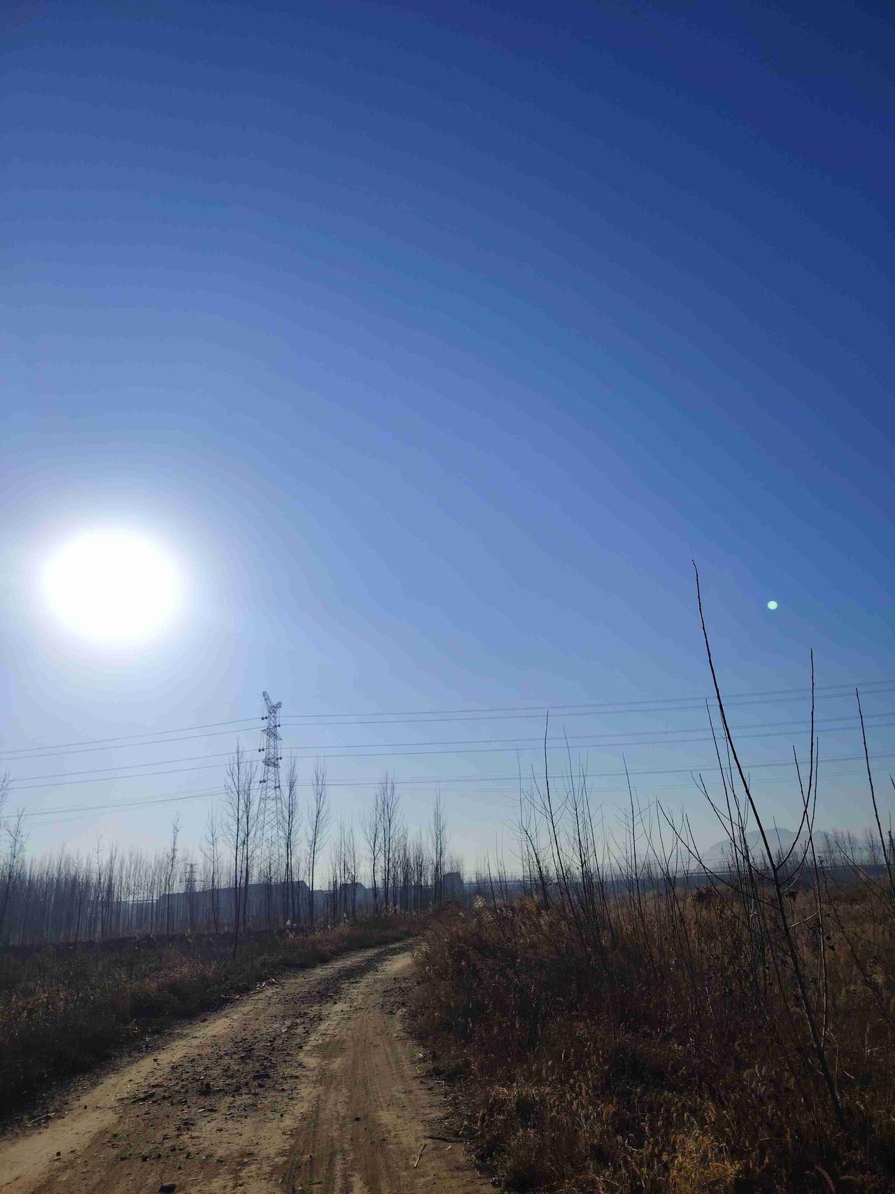 带定位晒今日生活 带定位晒今日生活啦，我在河北省。又到了乱穿衣服的季节，今天阳光