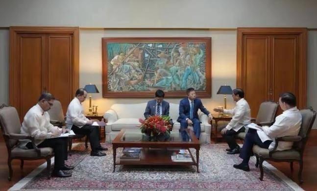 连坐次都变了！美国也 蒙了，菲律宾到底把谁当成老大了？事情发酵之后，最先感到一头
