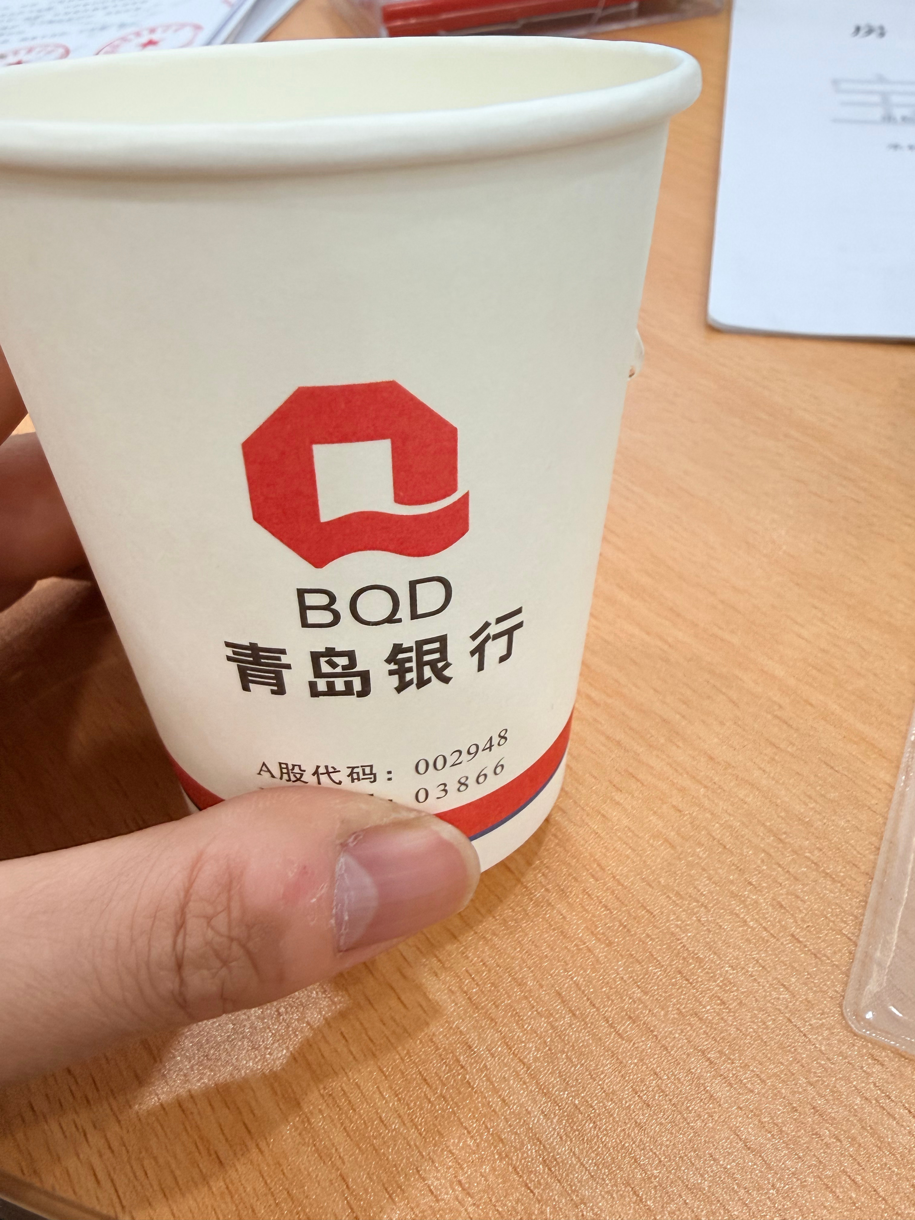 青岛银行，我来咯～真暖和，进来就把袄脱了小梦日常分享青岛银行