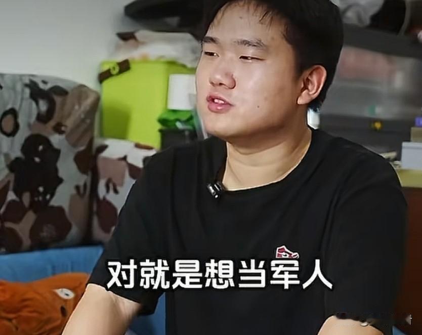 “接过爸爸的枪，为祖国站岗”，读到扬州英烈后代胡博文考入军校的故事，内心满是感动