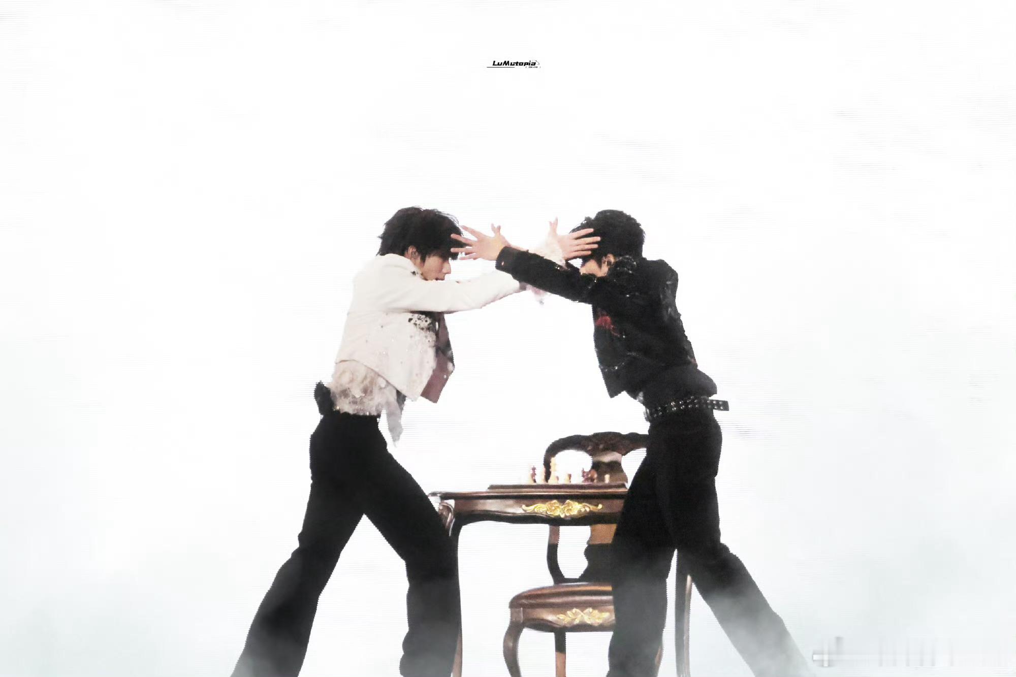 橹穆双人舞台lmp这几天过年了吧 