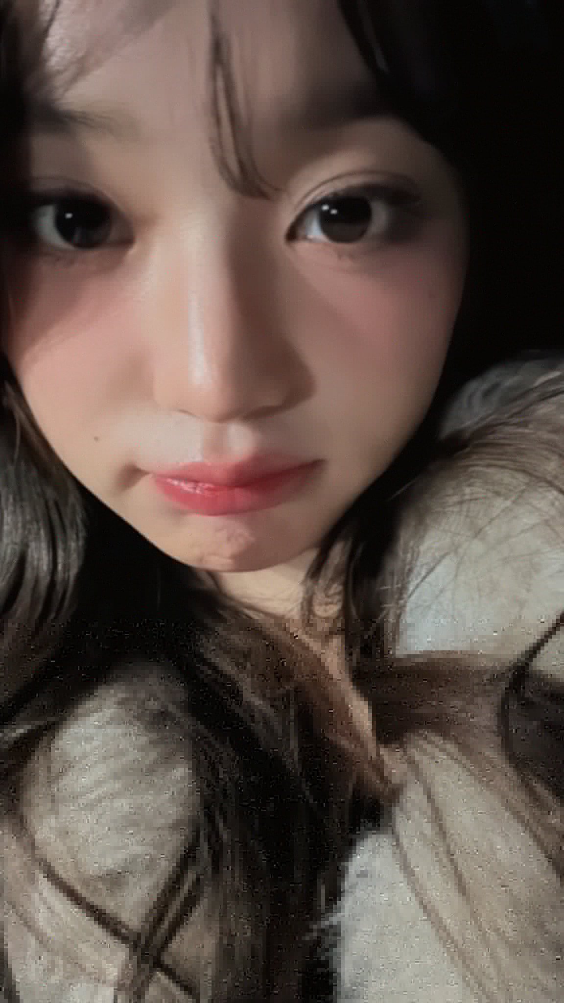 251126🫧ive张元英 我明天要去香港。 ☺️你知道香港蛋挞吗？ ><我会