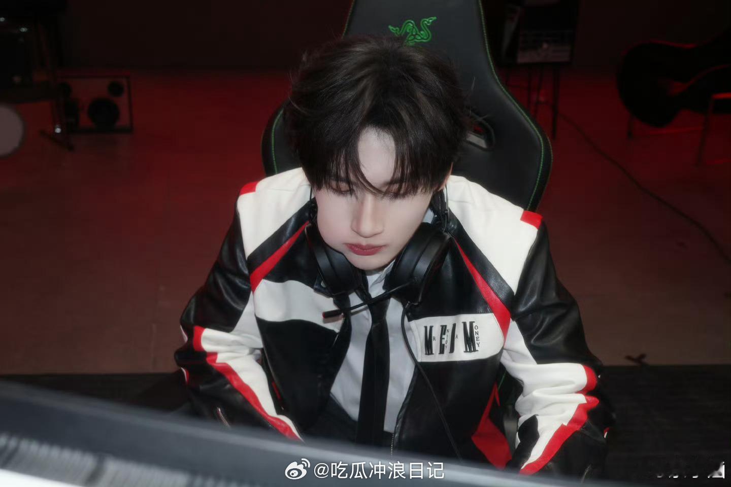 余宇涵什么时候演电竞男主 看余宇涵新微博新照有点被帅愣神了，真的忍不住问一句：什