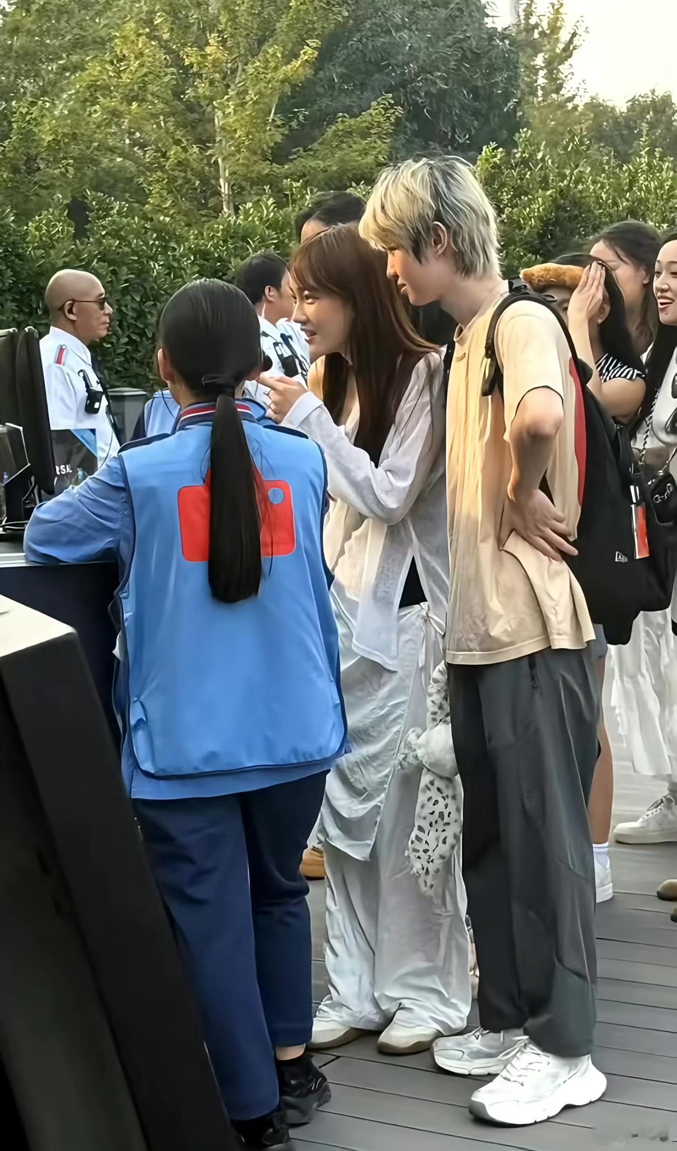 徐必成要去谈甜甜的恋爱去了！那边赵嘉敏刚刚和丝芭合约到期，这边徐必成马上宣布暂时