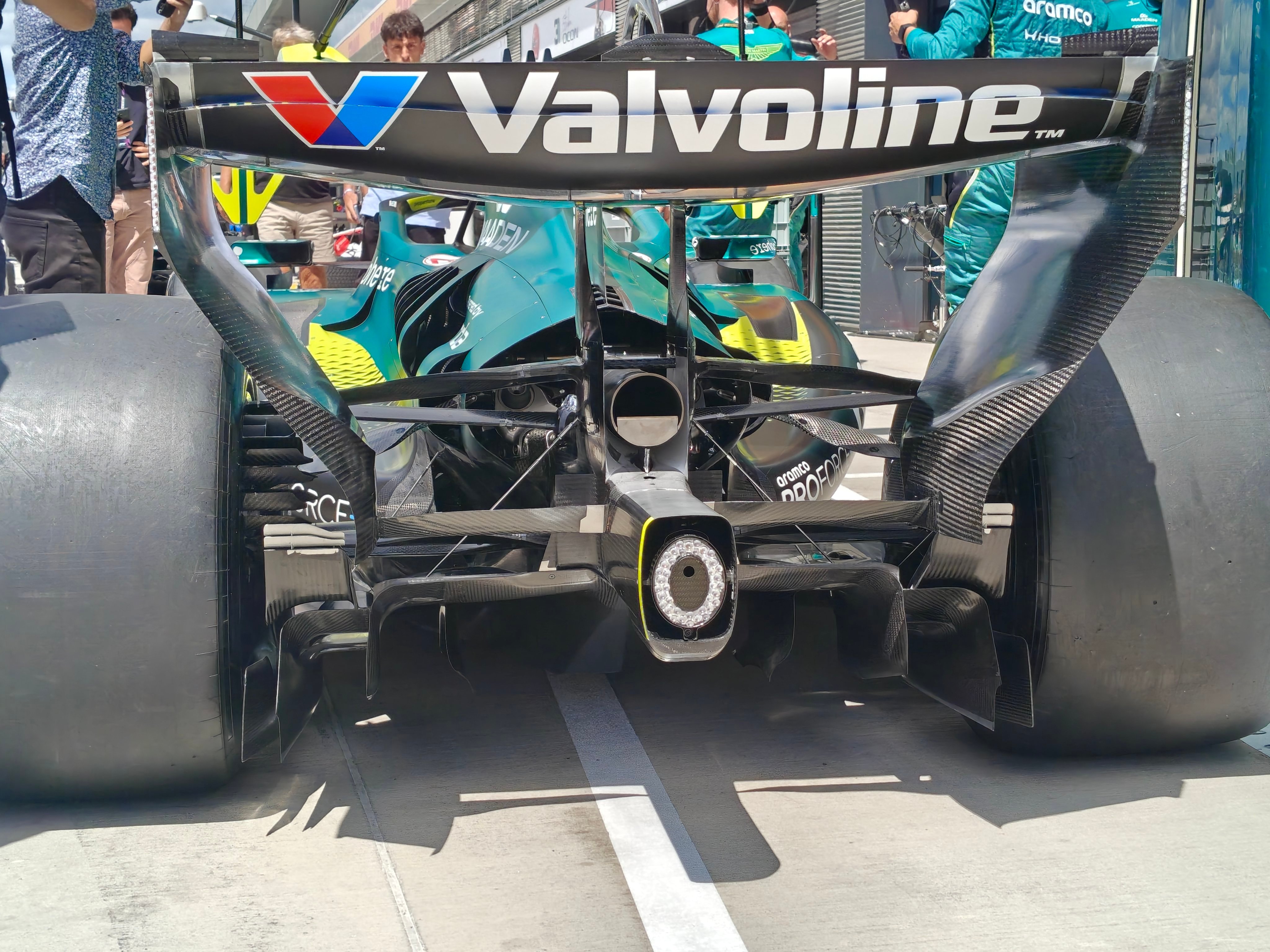 F12026F1匈牙利大奖赛 AMR26 的车尾 