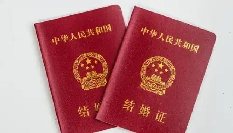 县城婚恋最扎心的地方，不是挑人，而是可选的人本来就少。

我在白河这座小城待了大