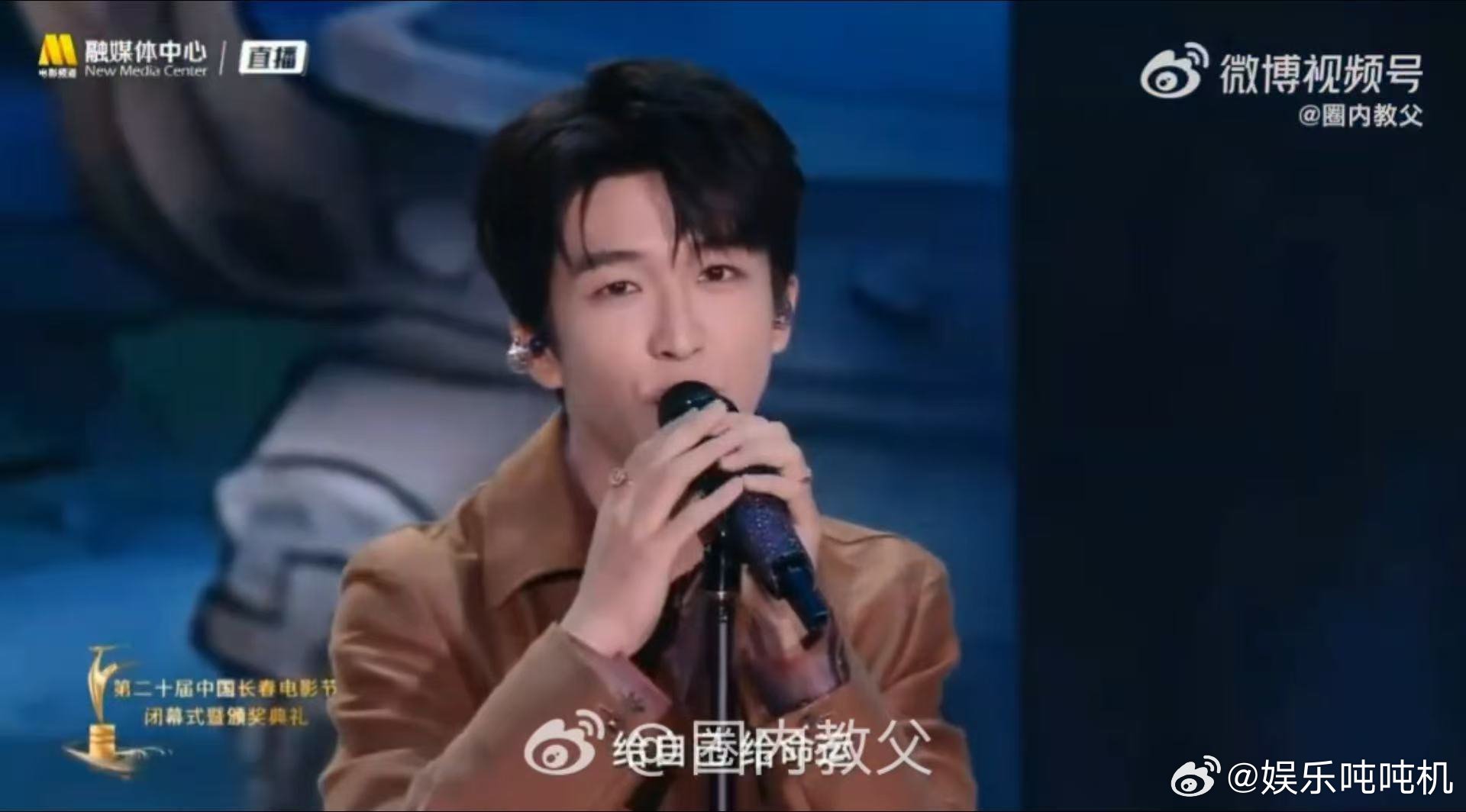黄子弘凡重如尘埃好燃 黄子弘凡唱的《重如尘埃》太有力量了，搭配《浪浪山小妖怪》的