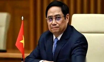 455 只手在越南国会举了起来，只有 4 票反对。 
 
决议通过：废掉全国用了