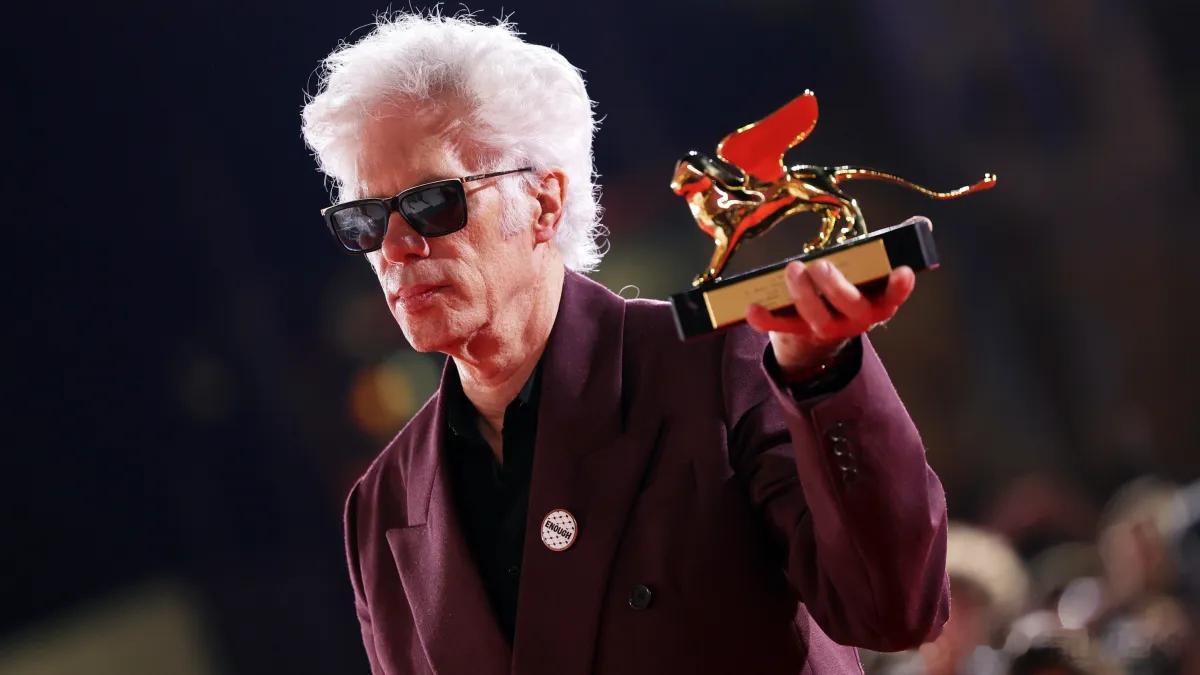 吉姆·贾木许：“如果太多人喜欢我拍的电影，我会觉得是我哪儿做错了”这位电影大师谈