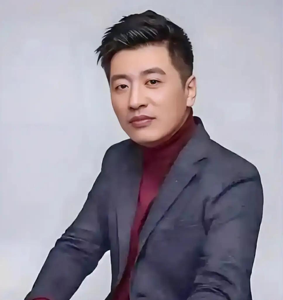 网上看到“张雪峰因跑步过度劳累而猝死”的消息，实在令人惋惜！让人觉得“生命在于运