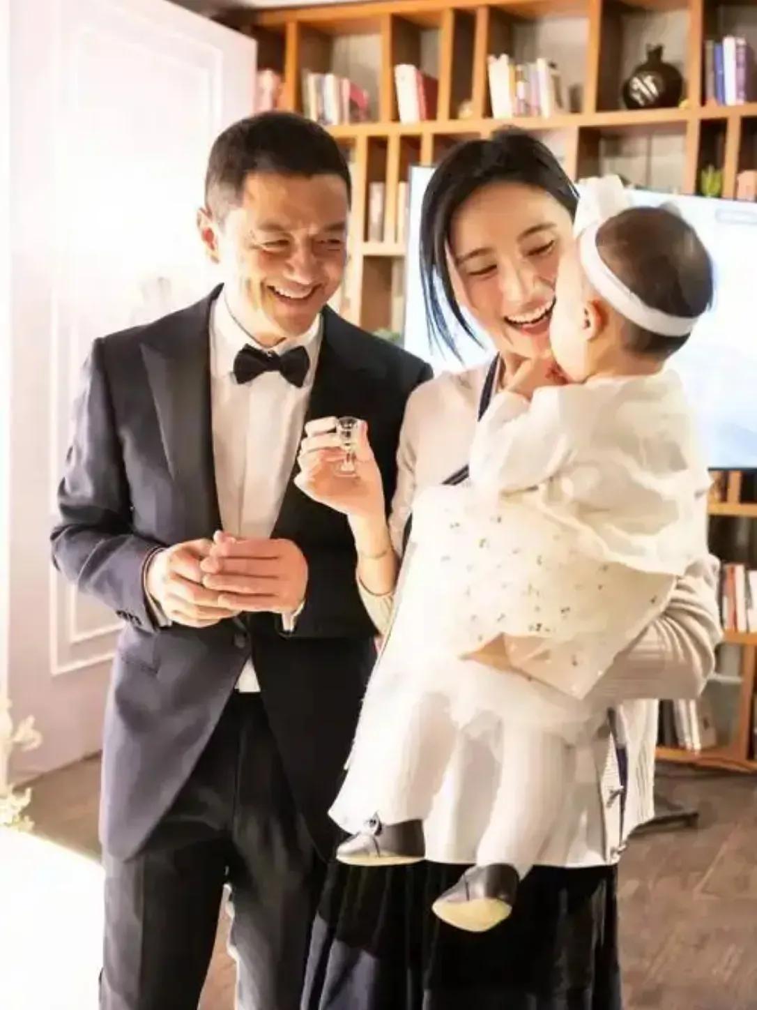 海哈金喜表示自己也挺希望李亚鹏复出拍戏，但是她非常理解他！

因为对于她来说，自