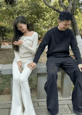 看这两人的状态，该不会都是初吻吧！