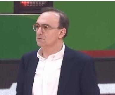 乌戈洛佩斯为什么要给哈维那么长的上场时间？
昨天晚上辽宁男篮大胜南京男篮之后，许