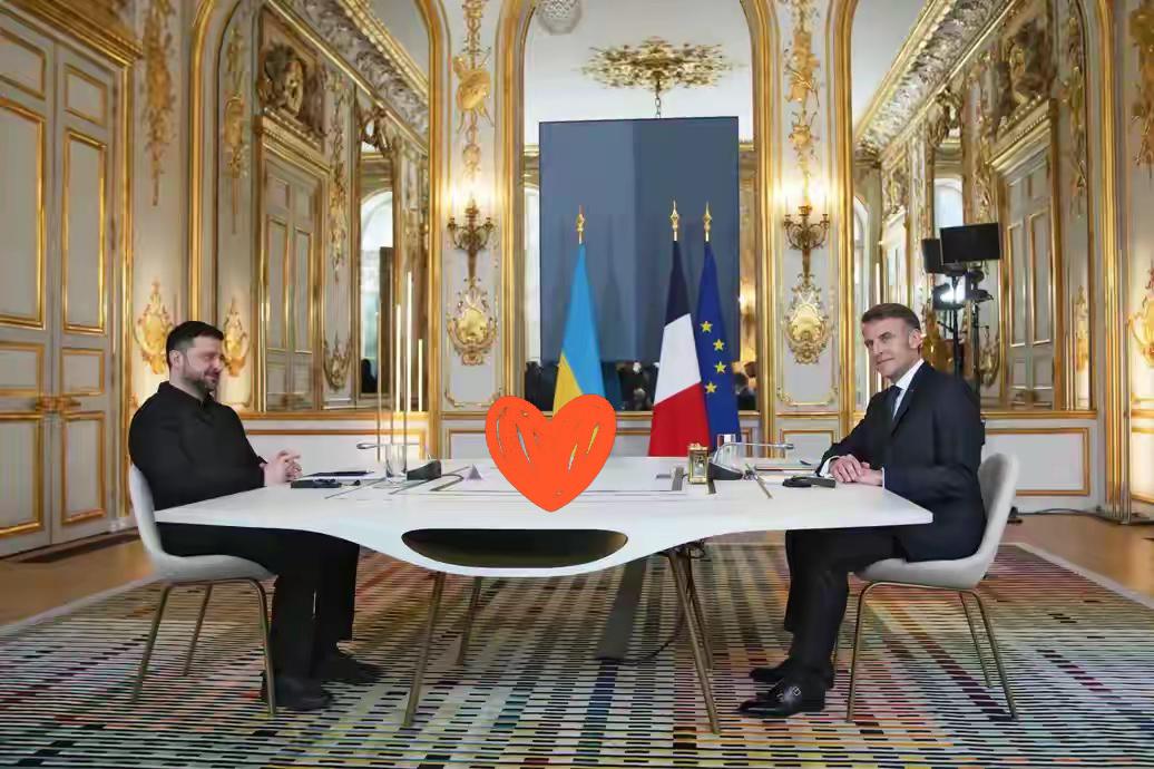 最新消息！
当地时间12月1日上午11时，泽连斯基已抵达爱丽舍宫，正与马克龙会谈