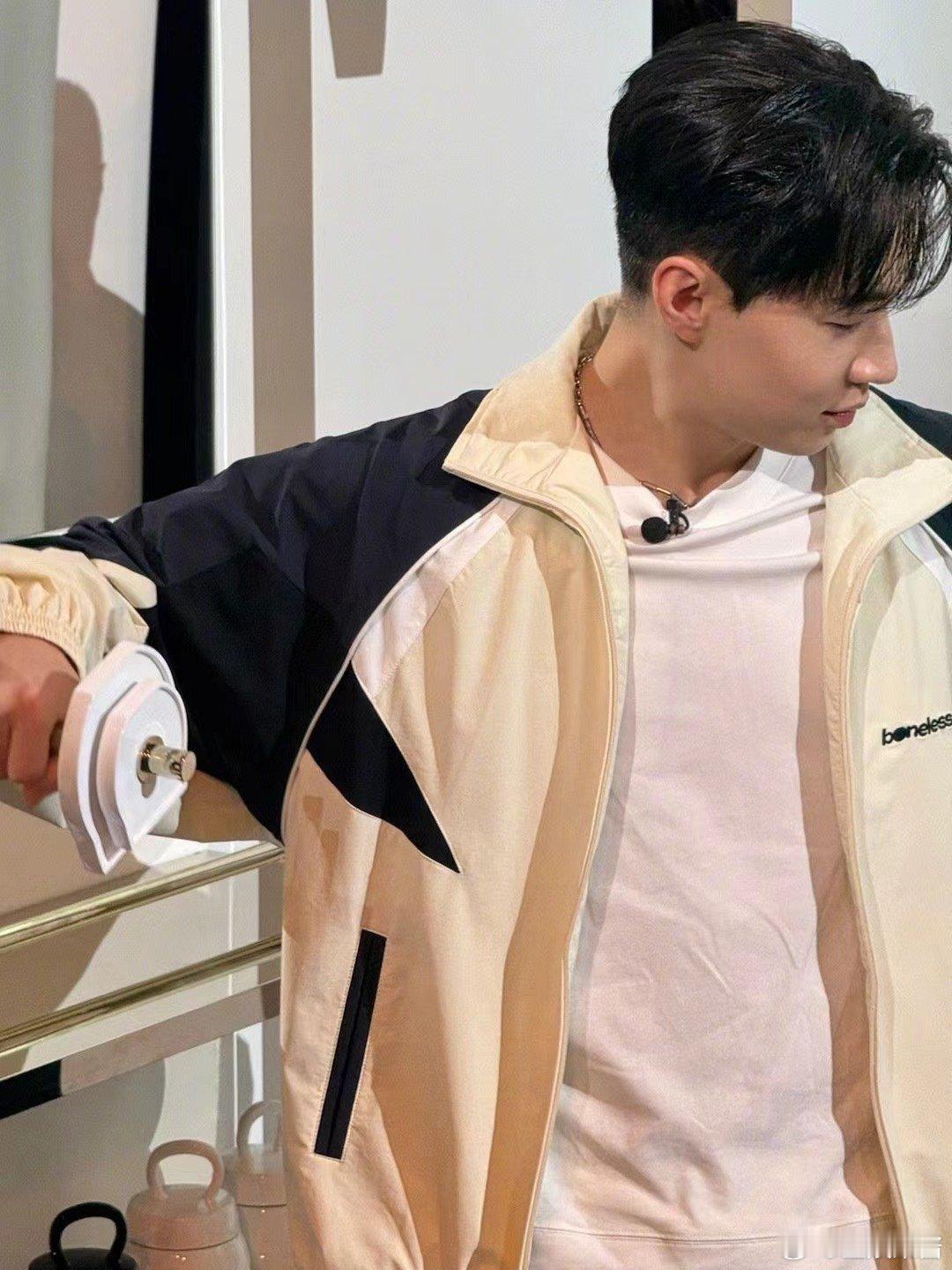 #Henry上海活动人气#这就是独属于刘宪华的魅力吧，参加活动还有那么高的人气，