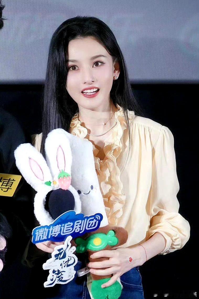 网友说宋祖儿肿了这已经很美了，能不能不要对明星们这么刻薄 ​​​