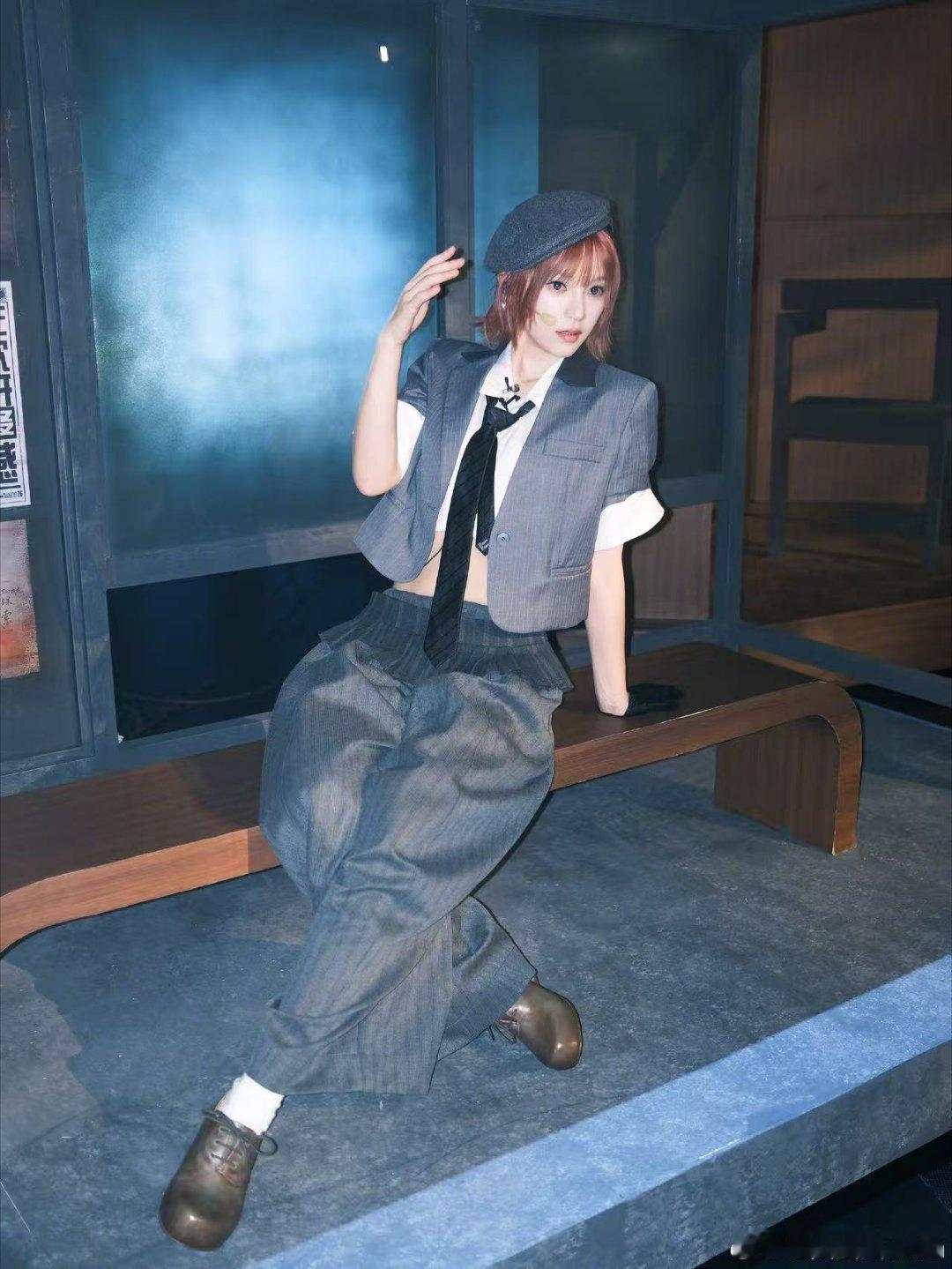 黄灿灿一公造型 黄灿灿一公这个造型，是来收割妈妈粉的吧？报童帽+甜笑，谁顶得住啊