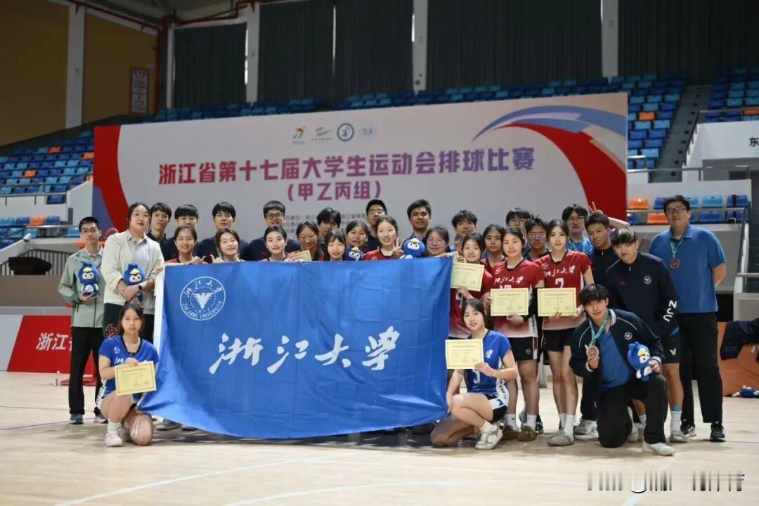 浙大女排荣获浙江省第十七届大学生运动会排球比赛第六名，朱婷妹妹朱佳荟未参赛。浙大