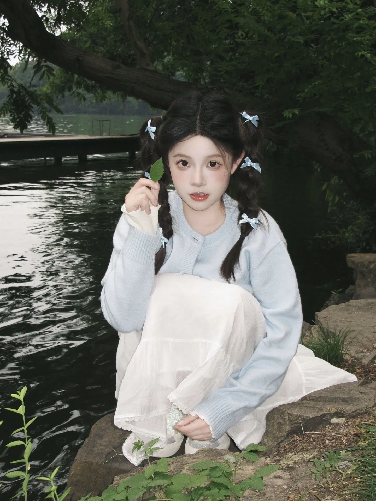 爱你是孤单的心事。