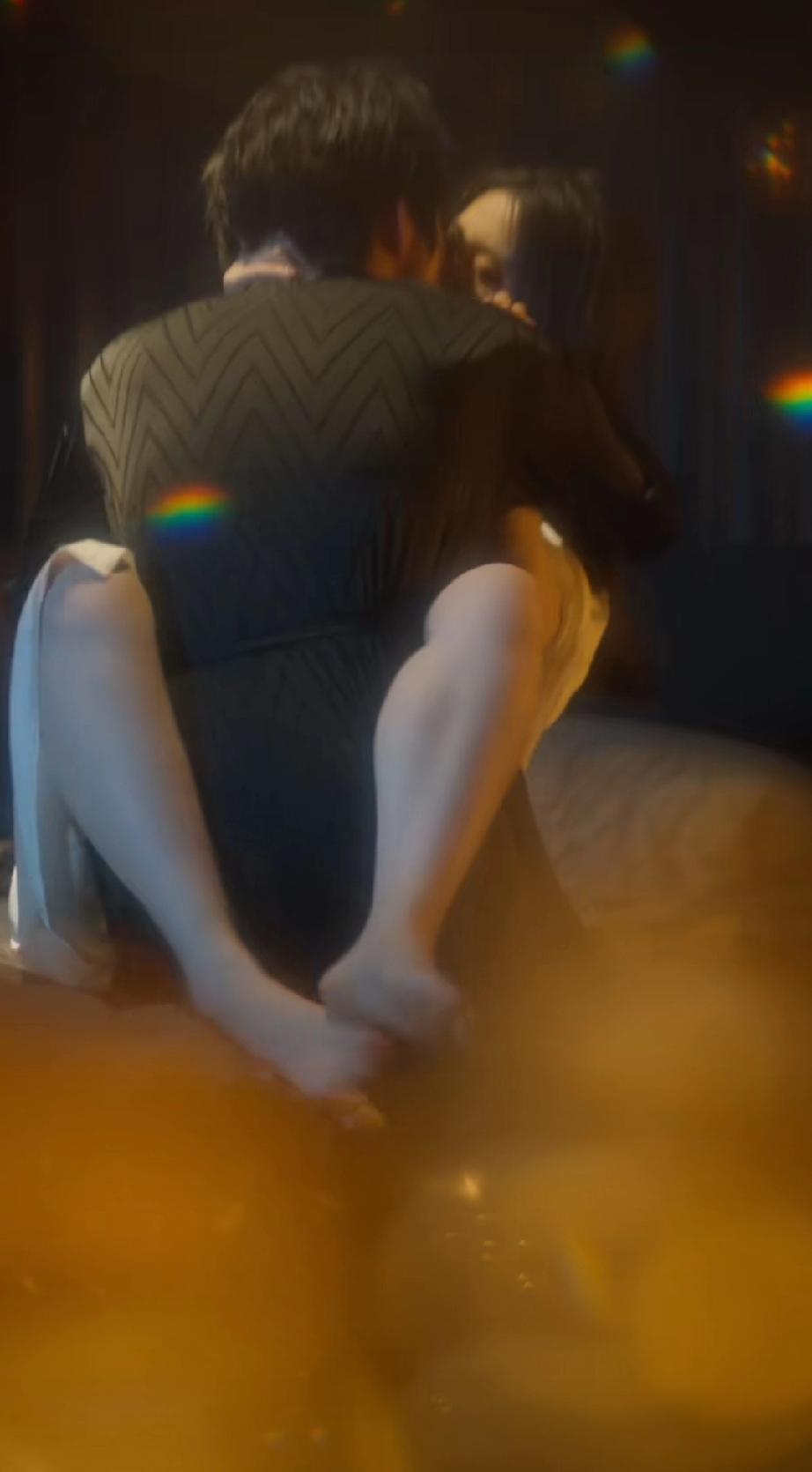 霸道女杀手总裁，驯服小奶狗的剧情，演出了新高度，《夫人她专治不服》看得我职业病又