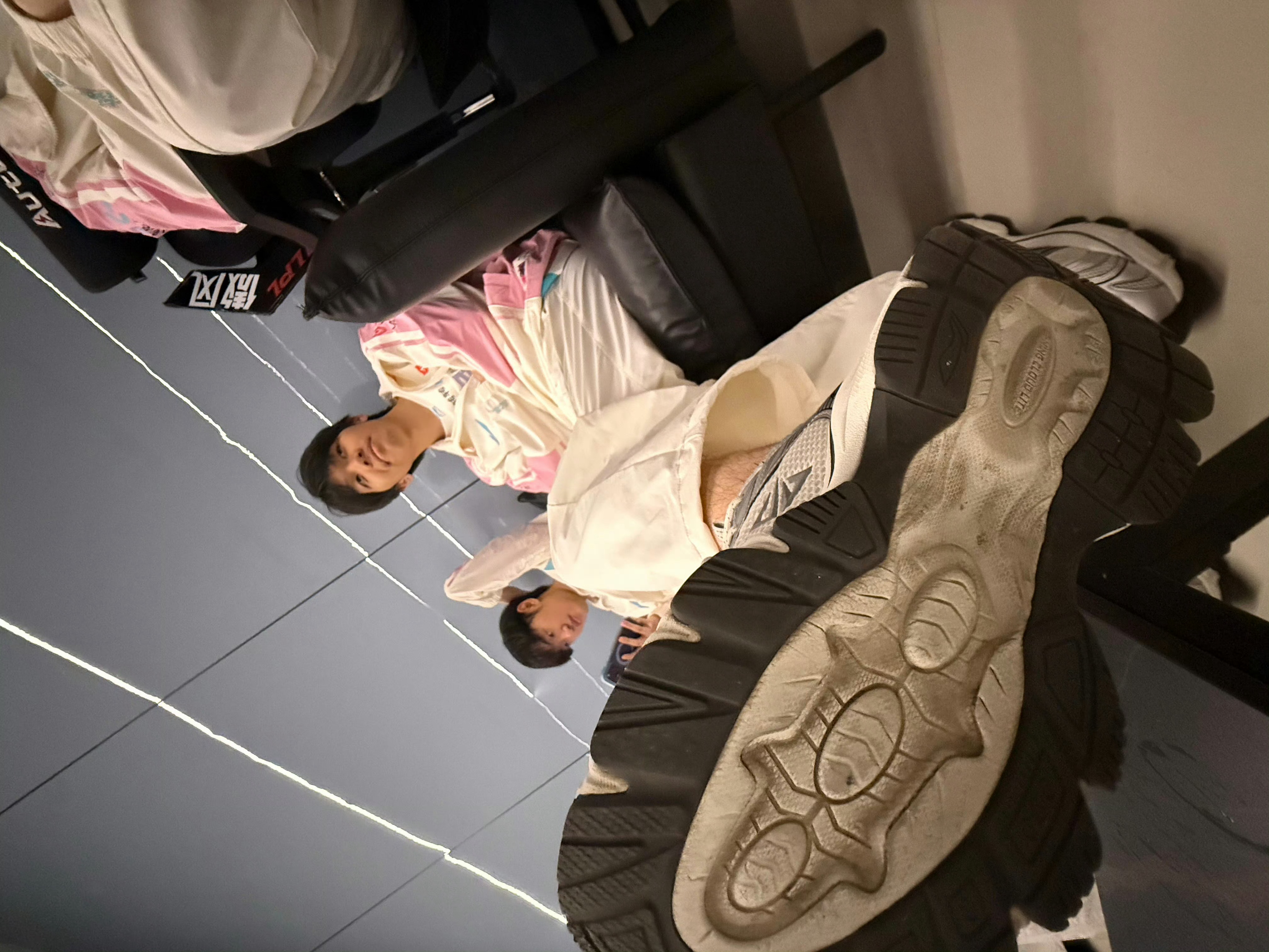 ON赛后发鞋底照BLG2:1战胜NIP后，ON更新社媒动态：赛后请帮我在鞋底生成