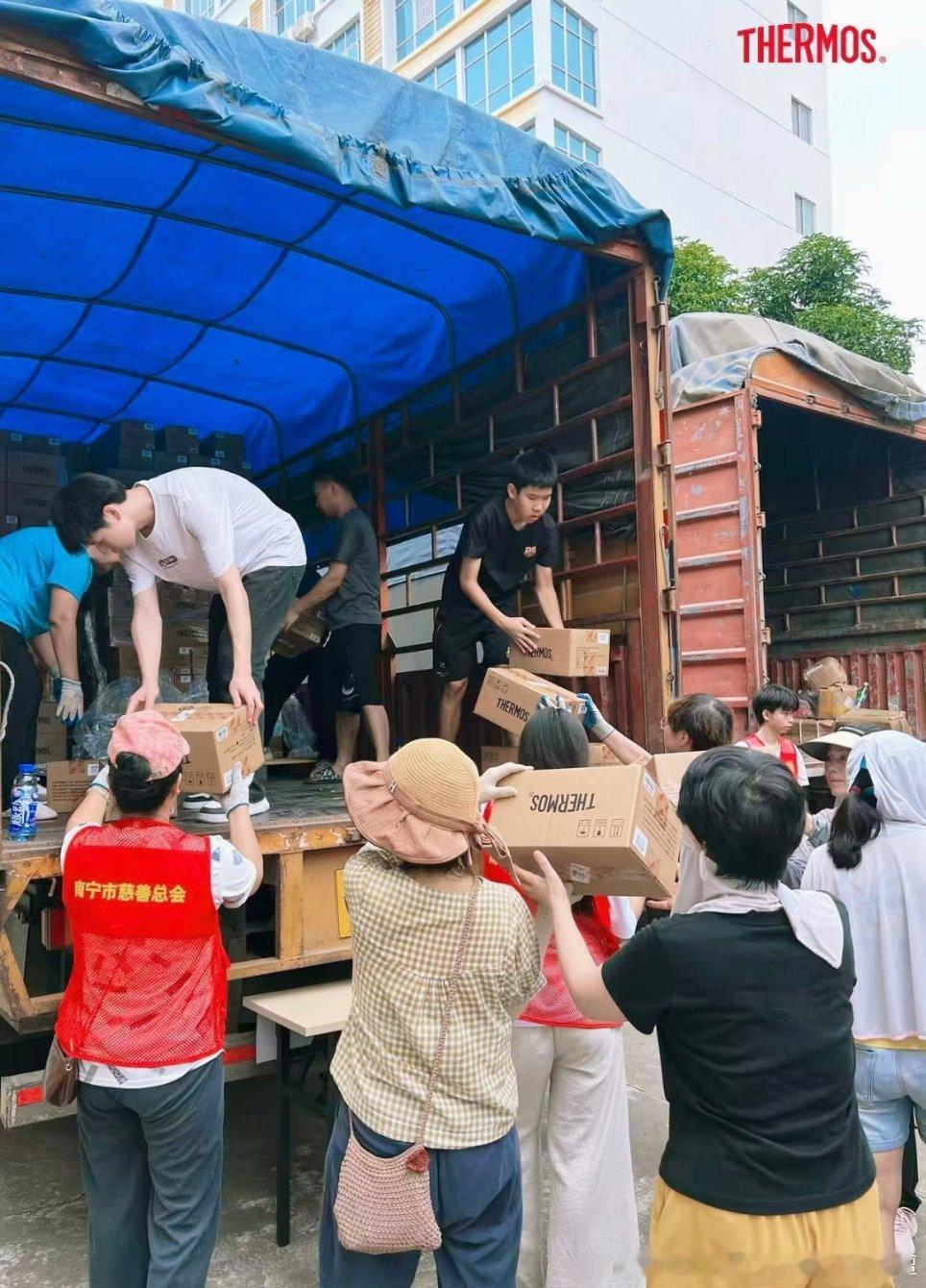 膳魔师协同代言人檀健次驰援物资出发灾区! 