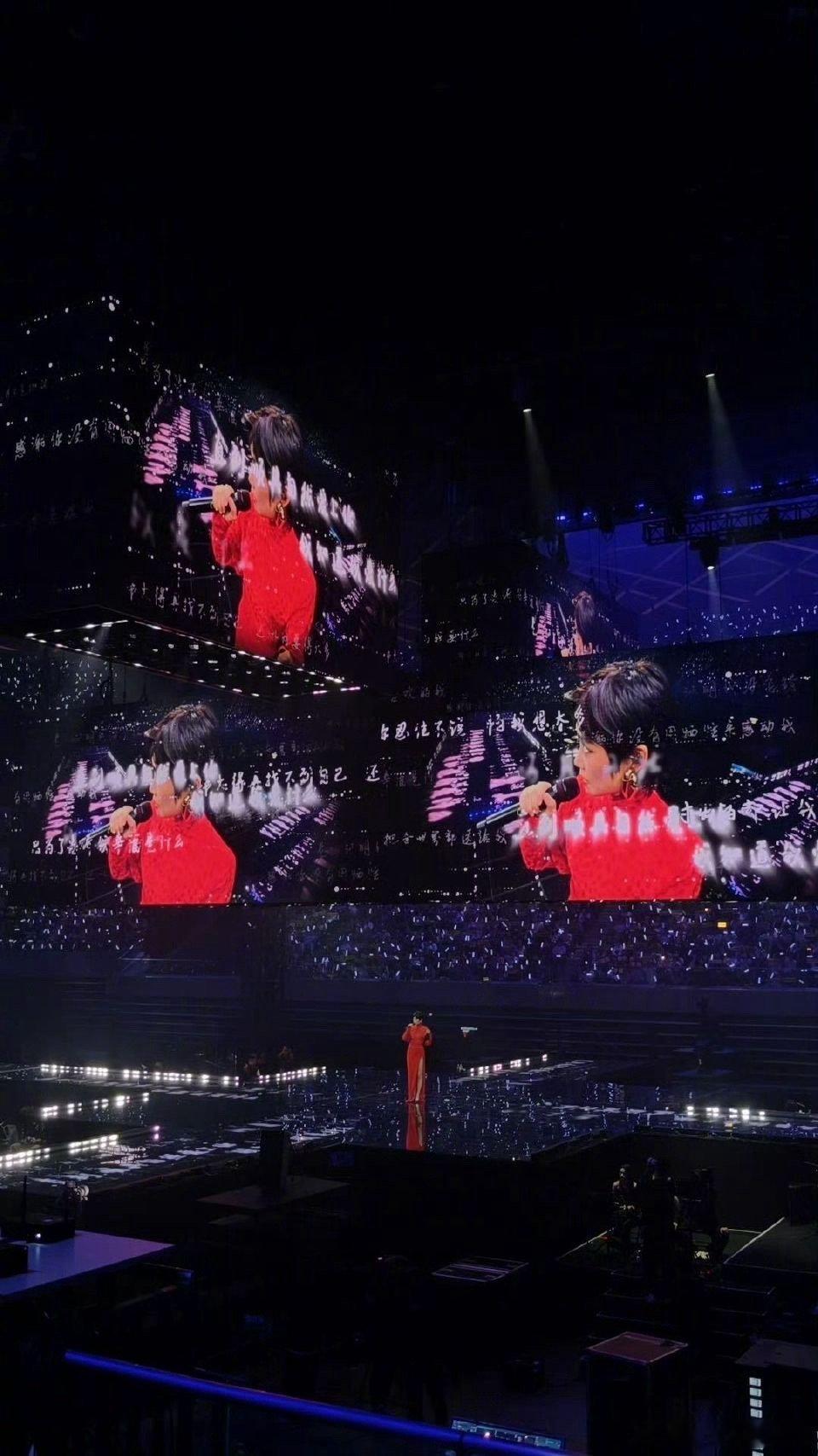 我成了李宇春镜头里的主角李宇春把杭州演唱会变成“粉丝镜头主场”：唱着《感谢你感动
