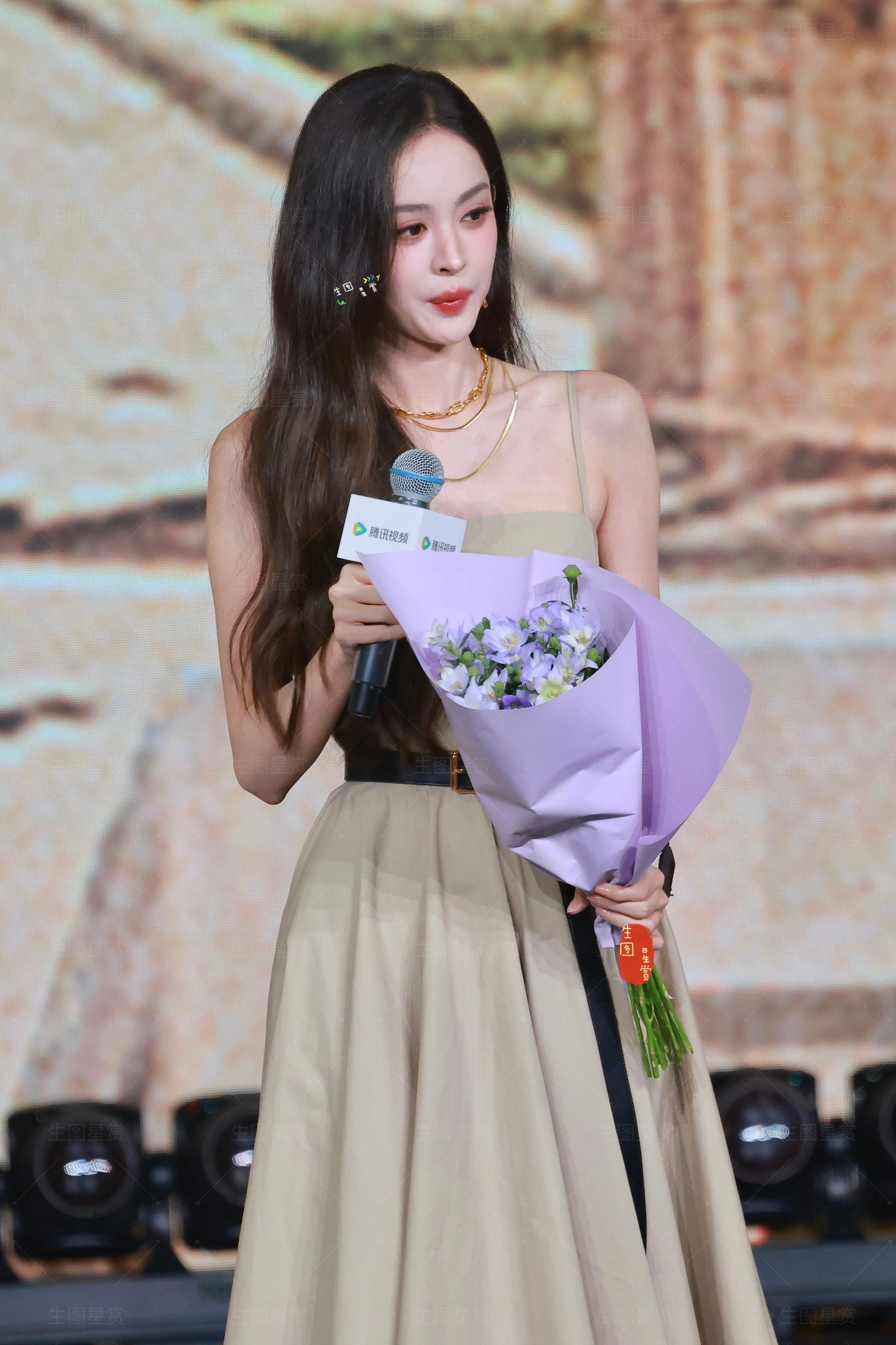 花容月貌的娜扎今日“靓”相🧚♀️鹅厂2026大剧片单发布会出图2026腾讯视频